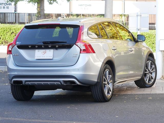 Ｖ６０ クロスカントリー　Ｔ５　ＡＷＤ　ＳＥ　弊社下取り／純正アルミホイール／レザーシート／シートヒーター／バックカメラ／パーキングセンサー／アダプティブクルーズコントロール／ディスプレイオーディオ／ハンズフリー／ＥＴＣ／ドライブレコーダー（5枚目）