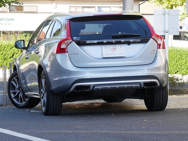 Ｖ６０ クロスカントリー　Ｔ５　ＡＷＤ　ＳＥ　弊社下取り／純正アルミホイール／レザーシート／シートヒーター／バックカメラ／パーキングセンサー／アダプティブクルーズコントロール／ディスプレイオーディオ／ハンズフリー／ＥＴＣ／ドライブレコーダー（7枚目）