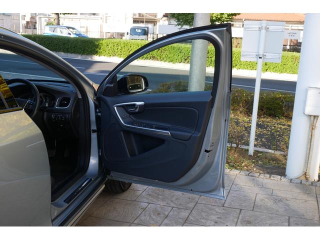 Ｖ６０ クロスカントリー　Ｔ５　ＡＷＤ　ＳＥ　弊社下取り／純正アルミホイール／レザーシート／シートヒーター／バックカメラ／パーキングセンサー／アダプティブクルーズコントロール／ディスプレイオーディオ／ハンズフリー／ＥＴＣ／ドライブレコーダー（8枚目）