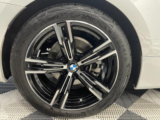 ４シリーズ ４２０ｉクーペ　Ｍスポーツ　ハンズオフアシスト　ブラックレザー　衝突被害軽減ブレーキ　ステアリングヒーター　オートマチックトランク　カーブドディスプレイ　アンビエントライト　ヘッドアップディスプレイ　リバースアシスト（10枚目）