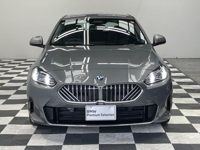 1シリーズ 120d テクノロジーパッケージ 高速渋滞時ハンズオフアシスト アラウンドビューカメラ ヘッドアップディスプレイ インテリアカメラ レーンキーピングアシスト アンビエントライト オートマチックテールゲート(3枚目)