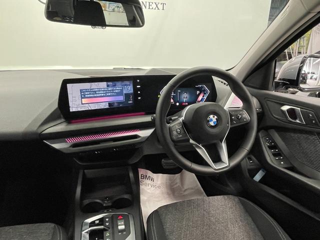 1シリーズ 120d テクノロジーパッケージ 高速渋滞時ハンズオフアシスト アラウンドビューカメラ ヘッドアップディスプレイ インテリアカメラ レーンキーピングアシスト アンビエントライト オートマチックテールゲート(14枚目)