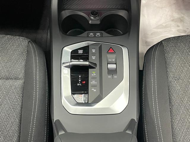 1シリーズ 120d テクノロジーパッケージ 高速渋滞時ハンズオフアシスト アラウンドビューカメラ ヘッドアップディスプレイ インテリアカメラ レーンキーピングアシスト アンビエントライト オートマチックテールゲート(17枚目)