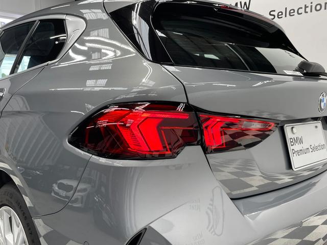 1シリーズ 120d テクノロジーパッケージ 高速渋滞時ハンズオフアシスト アラウンドビューカメラ ヘッドアップディスプレイ インテリアカメラ レーンキーピングアシスト アンビエントライト オートマチックテールゲート(43枚目)