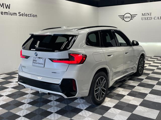 iX1 eDrive 20 Mスポーツ テクノロジーパッケージ ヘッドアップディスプレイ ライブコックピット ドライビングアシストプロ 高速渋滞時ハンズオフアシスト インテリアカメラ アダプティブLEDヘッドライト(17枚目)