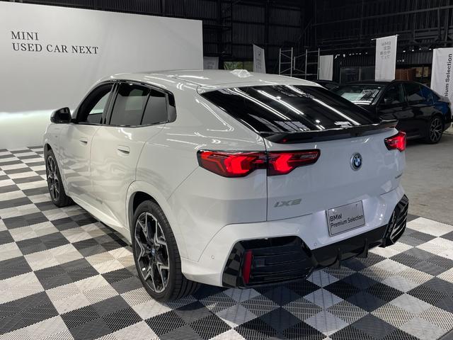 iX2 xDrive 30 Mスポーツ ハイラインパッケージ ハイラインパッケージ モカレザー パノラマガラスサンルーフ 20インチアルミ ステアリングヒーター アクティブシート harmankardonスピーカー カーブドディスプレイ フロントシートヒーター(10枚目)