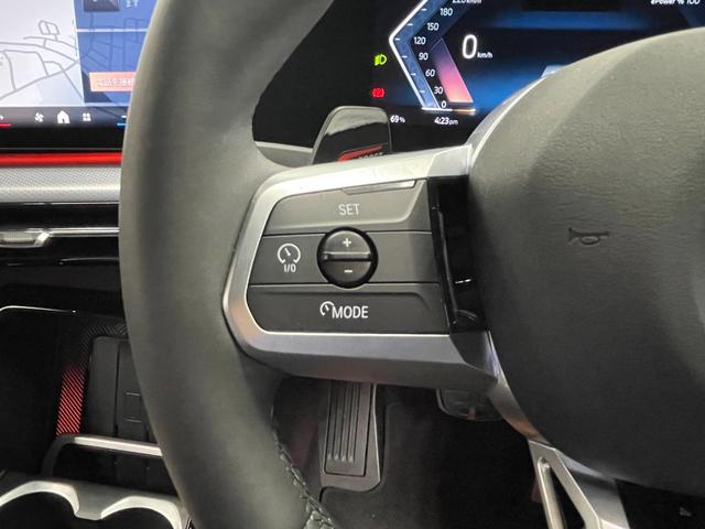 iX2 xDrive 30 Mスポーツ ハイラインパッケージ ハイラインパッケージ モカレザー パノラマガラスサンルーフ 20インチアルミ ステアリングヒーター アクティブシート harmankardonスピーカー カーブドディスプレイ フロントシートヒーター(27枚目)