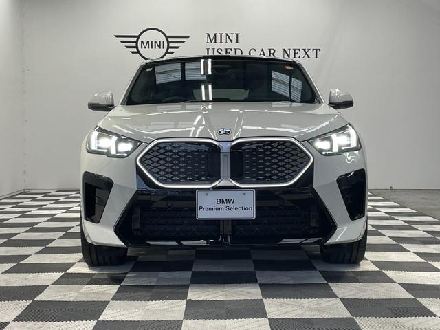 iX2 xDrive 30 Mスポーツ ハイラインパッケージ ハイラインパッケージ モカレザー パノラマガラスサンルーフ 20インチアルミ ステアリングヒーター アクティブシート harmankardonスピーカー カーブドディスプレイ フロントシートヒーター(47枚目)