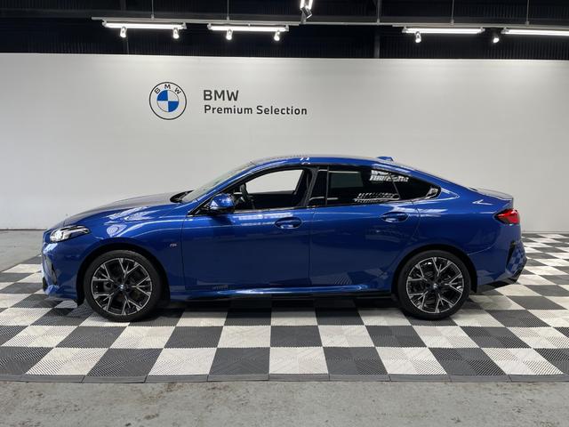 2シリーズ 220グランクーペ Mスポーツ ハイラインパッケージ テクノロジーパッケージ ブラックヴェガンザレザー harmankardonスピーカー ヘッドアップディスプレイ サンプロテクションガラス カーブドディスプレイ アクティブクルーズ(6枚目)