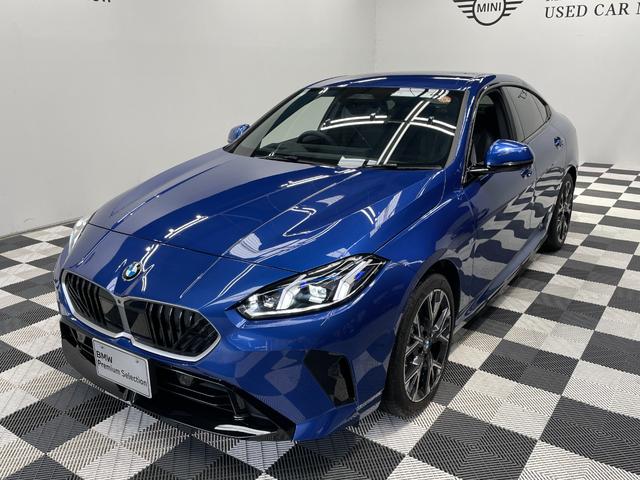 2シリーズ 220グランクーペ Mスポーツ ハイラインパッケージ テクノロジーパッケージ ブラックヴェガンザレザー harmankardonスピーカー ヘッドアップディスプレイ サンプロテクションガラス カーブドディスプレイ アクティブクルーズ(9枚目)