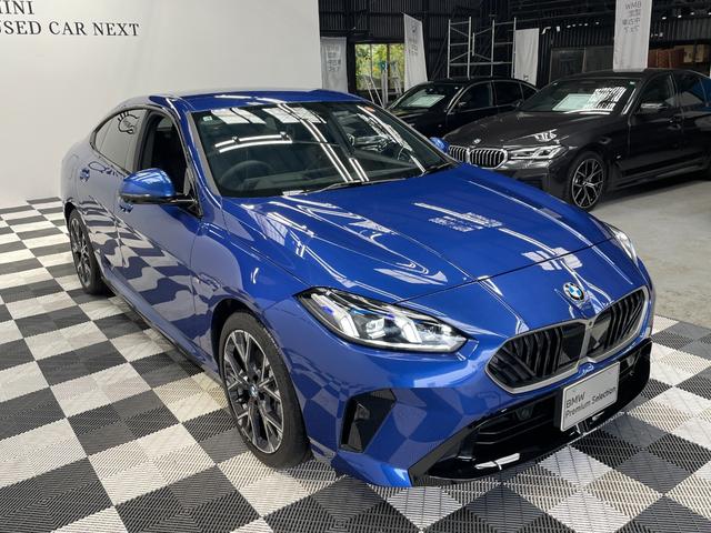 2シリーズ 220グランクーペ Mスポーツ ハイラインパッケージ テクノロジーパッケージ ブラックヴェガンザレザー harmankardonスピーカー ヘッドアップディスプレイ サンプロテクションガラス カーブドディスプレイ アクティブクルーズ(10枚目)