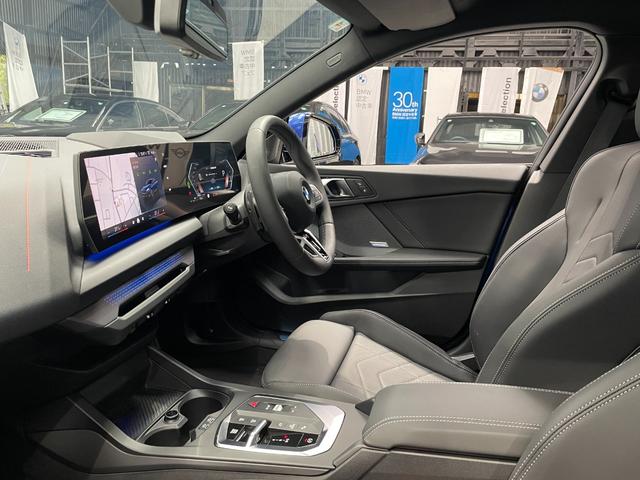 2シリーズ 220グランクーペ Mスポーツ ハイラインパッケージ テクノロジーパッケージ ブラックヴェガンザレザー harmankardonスピーカー ヘッドアップディスプレイ サンプロテクションガラス カーブドディスプレイ アクティブクルーズ(22枚目)