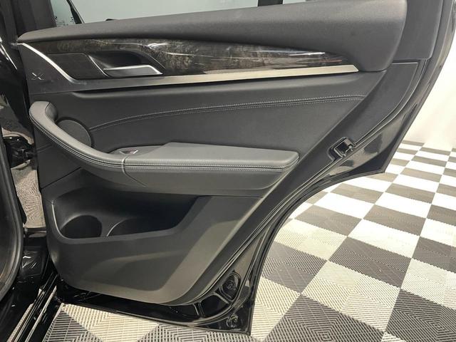 Ｘ３ ｘＤｒｉｖｅ　２０ｄ　Ｍスポーツ　ブラックヴァーネスカレザー　ハイラインパッケージ　２０インチアルミ　リヤシートアジャスト　社外リヤモニター　アダプティブＬＥＤヘッドライト　衝突被害軽減ブレーキ　アクティブクルーズコントロール（32枚目）