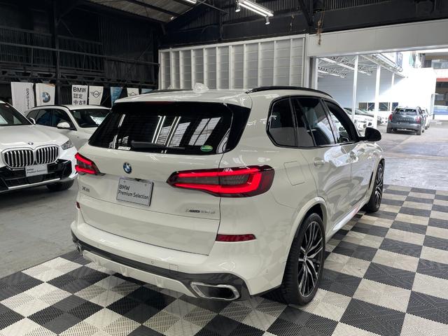 Ｘ５ ｘＤｒｉｖｅ　３５ｄ　Ｍスポーツ　スカイラウンジパノラマガラスサンルーフ　プラスパッケージ　　４ゾーンエアコンディショナー　保冷保温カップホルダー　ソフトクローズドア　２２インチアルミ　ｈａｒｍａｎｋａｒｄｏｎサウンドシステム（5枚目）