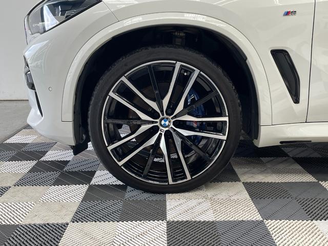 Ｘ５ ｘＤｒｉｖｅ　３５ｄ　Ｍスポーツ　スカイラウンジパノラマガラスサンルーフ　プラスパッケージ　　４ゾーンエアコンディショナー　保冷保温カップホルダー　ソフトクローズドア　２２インチアルミ　ｈａｒｍａｎｋａｒｄｏｎサウンドシステム（9枚目）