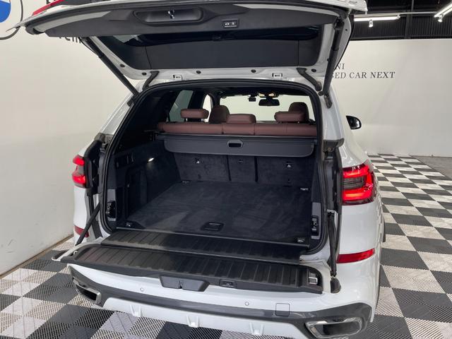 Ｘ５ ｘＤｒｉｖｅ　３５ｄ　Ｍスポーツ　スカイラウンジパノラマガラスサンルーフ　プラスパッケージ　　４ゾーンエアコンディショナー　保冷保温カップホルダー　ソフトクローズドア　２２インチアルミ　ｈａｒｍａｎｋａｒｄｏｎサウンドシステム（13枚目）