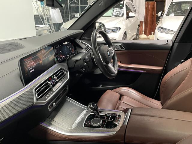 Ｘ５ ｘＤｒｉｖｅ　３５ｄ　Ｍスポーツ　スカイラウンジパノラマガラスサンルーフ　プラスパッケージ　　４ゾーンエアコンディショナー　保冷保温カップホルダー　ソフトクローズドア　２２インチアルミ　ｈａｒｍａｎｋａｒｄｏｎサウンドシステム（22枚目）