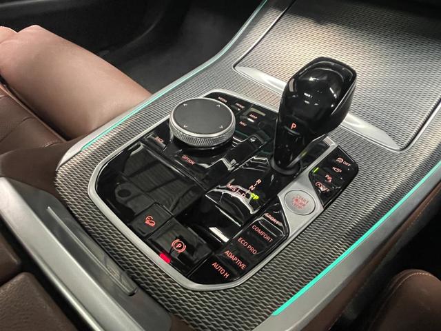 Ｘ５ ｘＤｒｉｖｅ　３５ｄ　Ｍスポーツ　スカイラウンジパノラマガラスサンルーフ　プラスパッケージ　　４ゾーンエアコンディショナー　保冷保温カップホルダー　ソフトクローズドア　２２インチアルミ　ｈａｒｍａｎｋａｒｄｏｎサウンドシステム（40枚目）