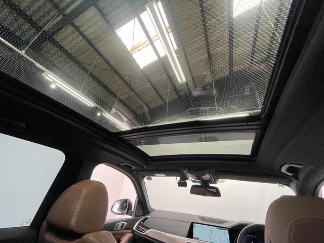 Ｘ５ ｘＤｒｉｖｅ　３５ｄ　Ｍスポーツ　スカイラウンジパノラマガラスサンルーフ　プラスパッケージ　　４ゾーンエアコンディショナー　保冷保温カップホルダー　ソフトクローズドア　２２インチアルミ　ｈａｒｍａｎｋａｒｄｏｎサウンドシステム（70枚目）