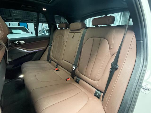 Ｘ５ ｘＤｒｉｖｅ　３５ｄ　Ｍスポーツ　スカイラウンジパノラマガラスサンルーフ　プラスパッケージ　　４ゾーンエアコンディショナー　保冷保温カップホルダー　ソフトクローズドア　２２インチアルミ　ｈａｒｍａｎｋａｒｄｏｎサウンドシステム（71枚目）