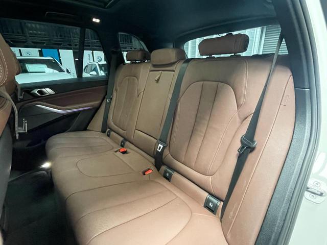 Ｘ５ ｘＤｒｉｖｅ　３５ｄ　Ｍスポーツ　スカイラウンジパノラマガラスサンルーフ　プラスパッケージ　　４ゾーンエアコンディショナー　保冷保温カップホルダー　ソフトクローズドア　２２インチアルミ　ｈａｒｍａｎｋａｒｄｏｎサウンドシステム（72枚目）