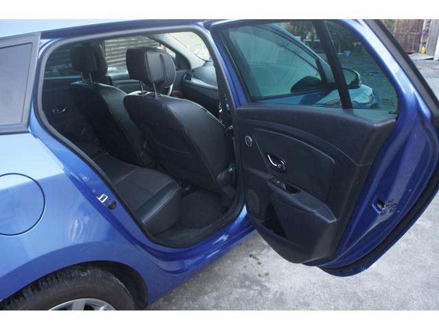 メガーヌエステート ＧＴライン　ＥＴＣ　キーレス　クルーズコントロール　ルーフレール　本革シート　ナビ　バックカメラ（18枚目）