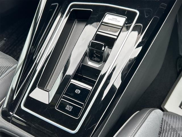 ゴルフヴァリアント ＴＤＩ　Ｒライン　プラチナムエディション　バックカメラ　ナビ　オートクルーズコントロール　衝突被害軽減システム　アルミホイール　オートライト　ＬＥＤヘッドランプ　ヘッドライトウォッシャー　サンルーフ　スマートキー（6枚目）