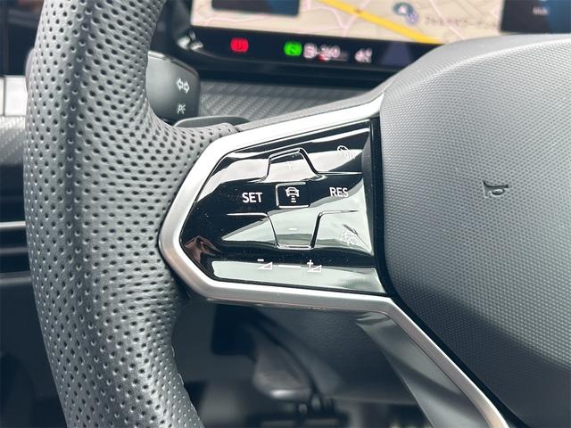 ゴルフヴァリアント ＴＤＩ　Ｒライン　プラチナムエディション　バックカメラ　ナビ　オートクルーズコントロール　衝突被害軽減システム　アルミホイール　オートライト　ＬＥＤヘッドランプ　ヘッドライトウォッシャー　サンルーフ　スマートキー（7枚目）