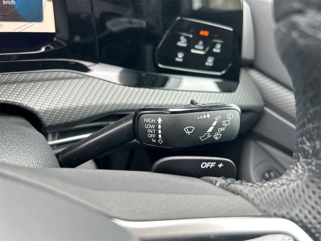 ゴルフヴァリアント ＴＤＩ　Ｒライン　プラチナムエディション　バックカメラ　ナビ　オートクルーズコントロール　衝突被害軽減システム　アルミホイール　オートライト　ＬＥＤヘッドランプ　ヘッドライトウォッシャー　サンルーフ　スマートキー（9枚目）