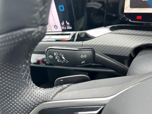 ゴルフヴァリアント ＴＤＩ　Ｒライン　プラチナムエディション　バックカメラ　ナビ　オートクルーズコントロール　衝突被害軽減システム　アルミホイール　オートライト　ＬＥＤヘッドランプ　ヘッドライトウォッシャー　サンルーフ　スマートキー（10枚目）