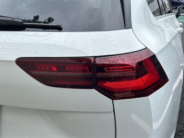 ゴルフヴァリアント ＴＤＩ　Ｒライン　プラチナムエディション　バックカメラ　ナビ　オートクルーズコントロール　衝突被害軽減システム　アルミホイール　オートライト　ＬＥＤヘッドランプ　ヘッドライトウォッシャー　サンルーフ　スマートキー（17枚目）