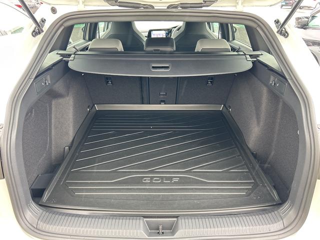 ゴルフヴァリアント ＴＤＩ　Ｒライン　プラチナムエディション　バックカメラ　ナビ　オートクルーズコントロール　衝突被害軽減システム　アルミホイール　オートライト　ＬＥＤヘッドランプ　ヘッドライトウォッシャー　サンルーフ　スマートキー（19枚目）