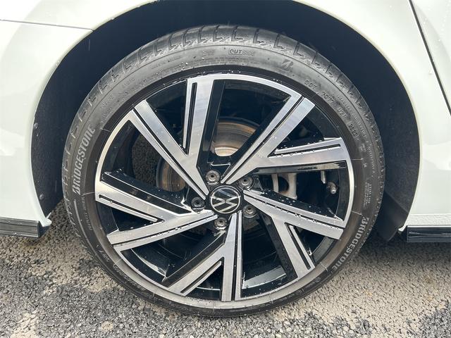 ゴルフヴァリアント ＴＤＩ　Ｒライン　プラチナムエディション　バックカメラ　ナビ　オートクルーズコントロール　衝突被害軽減システム　アルミホイール　オートライト　ＬＥＤヘッドランプ　ヘッドライトウォッシャー　サンルーフ　スマートキー（20枚目）