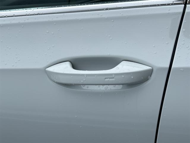 ゴルフヴァリアント ＴＤＩ　Ｒライン　プラチナムエディション　バックカメラ　ナビ　オートクルーズコントロール　衝突被害軽減システム　アルミホイール　オートライト　ＬＥＤヘッドランプ　ヘッドライトウォッシャー　サンルーフ　スマートキー（28枚目）