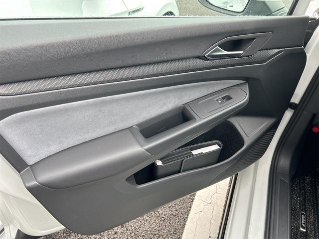 ゴルフヴァリアント ＴＤＩ　Ｒライン　プラチナムエディション　バックカメラ　ナビ　オートクルーズコントロール　衝突被害軽減システム　アルミホイール　オートライト　ＬＥＤヘッドランプ　ヘッドライトウォッシャー　サンルーフ　スマートキー（31枚目）
