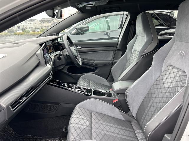 ゴルフヴァリアント ＴＤＩ　Ｒライン　プラチナムエディション　バックカメラ　ナビ　オートクルーズコントロール　衝突被害軽減システム　アルミホイール　オートライト　ＬＥＤヘッドランプ　ヘッドライトウォッシャー　サンルーフ　スマートキー（32枚目）