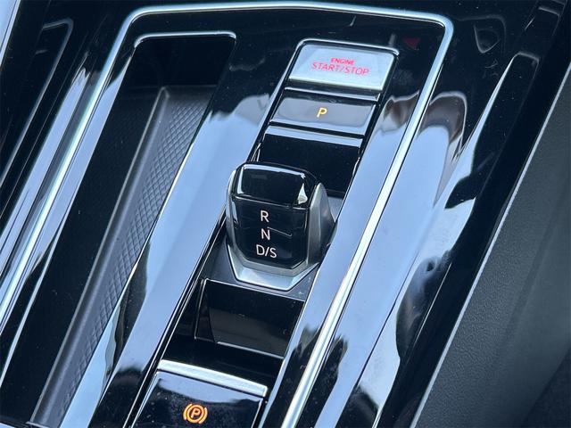 ゴルフＧＴＩ ベースグレード　ＥＴＣ　バックカメラ　ナビ　オートクルーズコントロール　レーンアシスト　衝突被害軽減システム　アルミホイール　ＬＥＤヘッドランプ　スマートキー　電動格納ミラー　シートヒーター　ＡＴ（9枚目）
