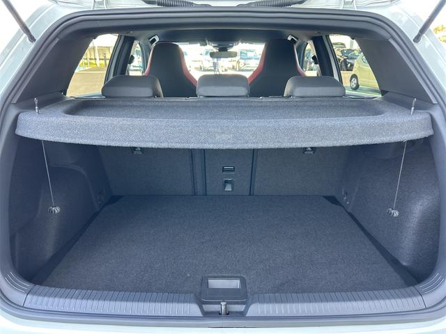 ゴルフＧＴＩ ベースグレード　ＥＴＣ　バックカメラ　ナビ　オートクルーズコントロール　レーンアシスト　衝突被害軽減システム　アルミホイール　ＬＥＤヘッドランプ　スマートキー　電動格納ミラー　シートヒーター　ＡＴ（19枚目）