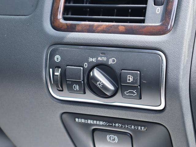 Ｖ７０ Ｔ４　クラシック　ｈａｒｍａｎ／ｋａｒｄｏｎプレミアムサウンド　チルトアップ機構付き電動サンルーフ　インスクリプションプログラムインテリア　ウォールナットウッドパネル　ＣＵＲＴ製ヒッチメンバー　アイドリングストップ（21枚目）