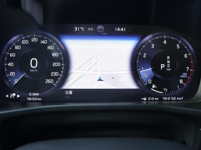 ＸＣ４０ Ｔ４　ＡＷＤ　Ｒデザイン　レザー／ヌバックコンビシート　シートヒーター　ステアリングヒーター　１９インチアルミホイール　ナビゲーション　３６０°ビューカメラ　パワーテールゲート　リアシートヒーター　ＥＴＣ　禁煙車（13枚目）