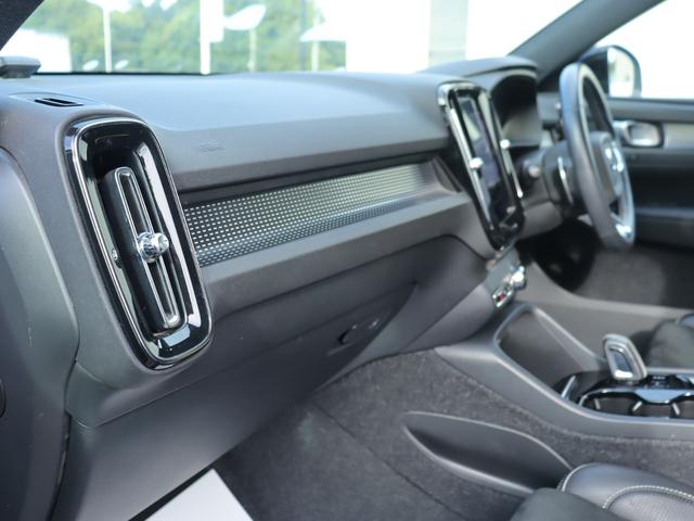 ＸＣ４０ Ｔ４　ＡＷＤ　Ｒデザイン　レザー／ヌバックコンビシート　シートヒーター　ステアリングヒーター　１９インチアルミホイール　ナビゲーション　３６０°ビューカメラ　パワーテールゲート　リアシートヒーター　ＥＴＣ　禁煙車（32枚目）