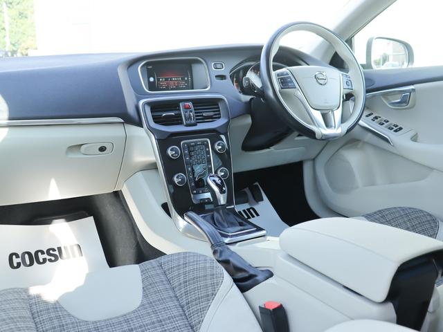 VOLVO V40 T3 MOMENTUM