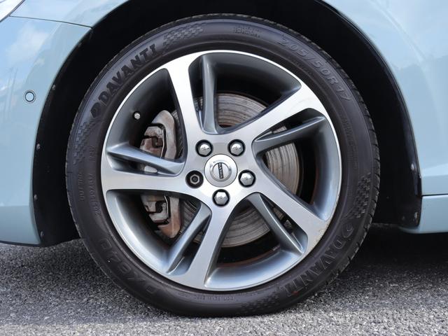 VOLVO V40 T3 MOMENTUM