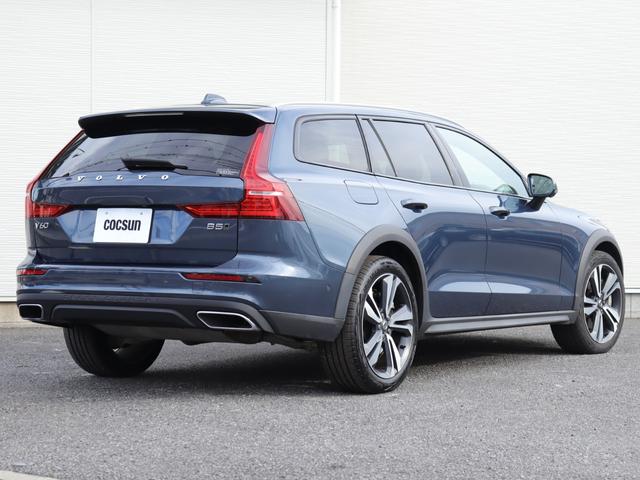 V60 クロスカントリー B5 AWD プロ ワンオーナー Bowers&Wilkinsプレミアムオーディオ パノラマガラスサンルーフ パーフォレーテッドファインナッパレザー シートヒーター シートベンチレーション マッサージ機能 リアエアコン(8枚目)