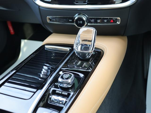 V60 リチャージ PHV T6 AWD インスクリプション harman/kardonプレミアムオーディオ パノラマガラスサンルーフ オレフォスクリスタルシフトノブ パーフォレーテッドファインナッパレザー マッサージ機能 シートヒーター シートベンチレーション(29枚目)