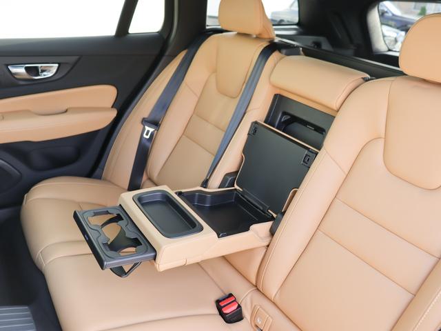 V60 リチャージ PHV T6 AWD インスクリプション harman/kardonプレミアムオーディオ パノラマガラスサンルーフ オレフォスクリスタルシフトノブ パーフォレーテッドファインナッパレザー マッサージ機能 シートヒーター シートベンチレーション(39枚目)