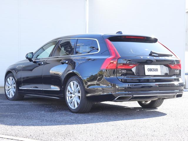 V90 D4 インスクリプション パーフォレーテッドファインナッパレザー マッサージ機能 シートヒーター シートベンチレーション ステアリングヒーター リアシートヒーター/エアコン パワーテールゲート 360°ビューカメラ 禁煙車(10枚目)