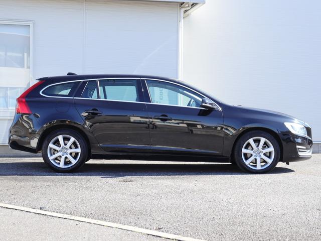 V60 D4 タック 本革シート フロント両席パワーシート フロントシートヒーター ナビゲーション 12セグ地上デジタルTV リアビューカメラ PCCキーレスドライブ 17インチアルミホイール ETC 禁煙車(7枚目)