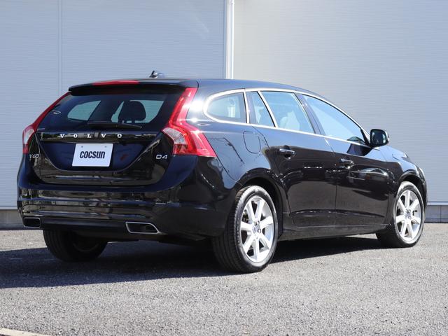 V60 D4 タック 本革シート フロント両席パワーシート フロントシートヒーター ナビゲーション 12セグ地上デジタルTV リアビューカメラ PCCキーレスドライブ 17インチアルミホイール ETC 禁煙車(8枚目)