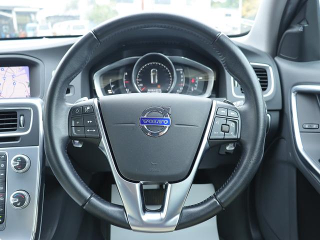 V60 D4 タック 本革シート フロント両席パワーシート フロントシートヒーター ナビゲーション 12セグ地上デジタルTV リアビューカメラ PCCキーレスドライブ 17インチアルミホイール ETC 禁煙車(12枚目)